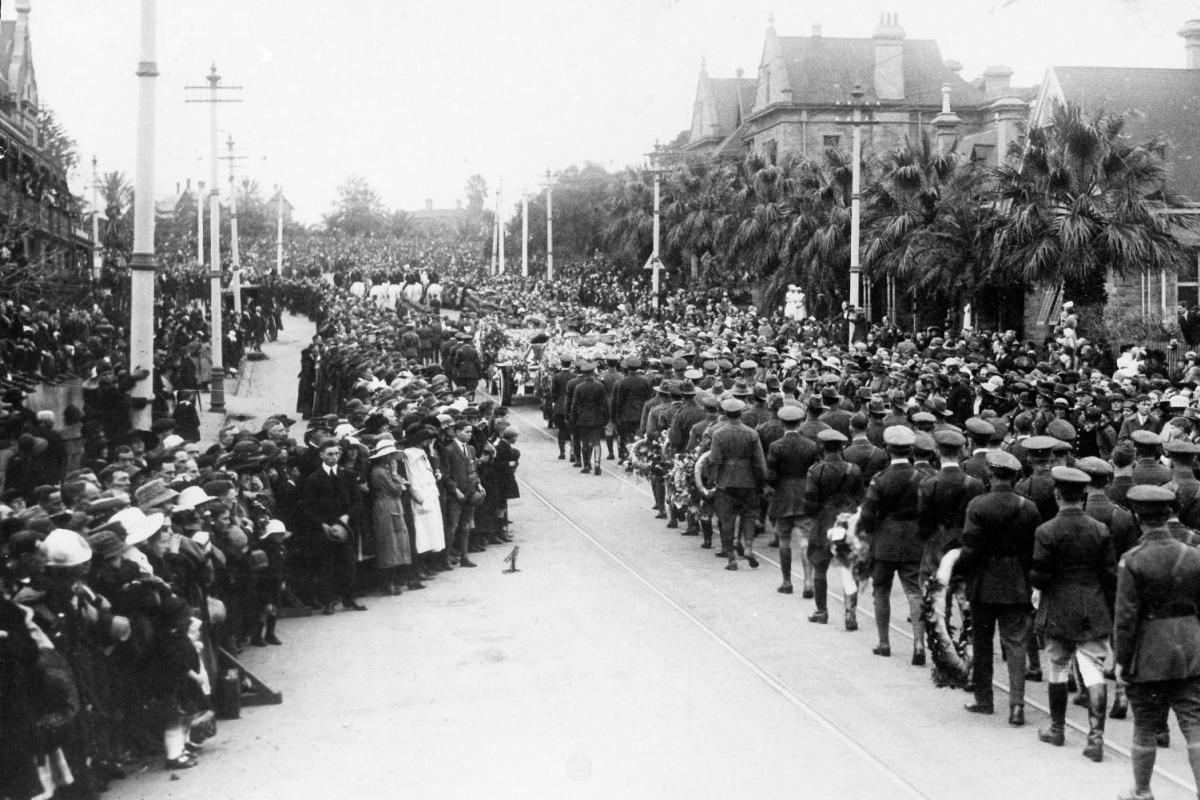 The state funeral of Sir Ross Smith in 1922.